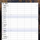 Kalender für November 2027. Foto: Herbstlandschaft am See, Hütte im Vordergrund, bunte Bäume und blauer Himmel.