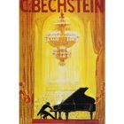Text: "C. BECHSTEIN". Illustration: Ein Musiker spielt Klavier unter einem großen Kronleuchter in einem eleganten Saal.