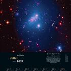 24. Woche, Juni 2027. Kalender mit Mondphasen. Kosmischer Gigant im Bootes: Galaxienhaufen IDCS 1426, dunkelblaues Universumsbild.