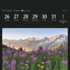 Kalender: Juli/August, Woche 30. Juli-Tage 26–31, 1. August: Schweizer Nationalfeiertag. Alpenlandschaft mit Blumen.