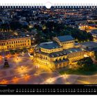 Novemberkalender mit Theaterplatz und Semperoper bei Nacht, beleuchtet, mit beleuchteten Straßen und Gebäuden ringsum.