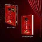 Text: "A Stage Set for Villains", "Shannon J. Spann", "Deluxe Edition", "Standard Ausgabe". Zwei Buchcover auf rotem Hintergrund.