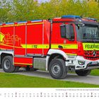 "www.feuerwehr-burghausen.de," "112," "FEUERWEHR," rotes Feuerwehrauto, grüne Bäume im Hintergrund, Kalender April.