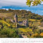 Der Rhein von Mainz bis Köln - Burg Stahleck in Bacharach. Kalender für November 2027. Weinberge und eine Burg.