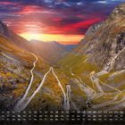 Kalender mit Wochentagen und Nummern, "Trollstigen 11". Serpentinenstraße in einer Gebirgslandschaft bei Sonnenuntergang.