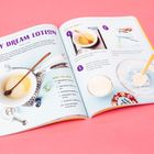 "DAY DREAM LOTION" steht oben links. Zutaten: Kokosöl, Aloe-Gel, Jojobaöl, Sheabutter, Vitamin E, Lavendelöl. Anweisungen bebildert.