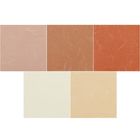 Fünf quadratische Farbmuster: rosa, braun, rot, beige und cremefarben mit dünnen weißen Linien.