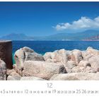 Text: "Porto", "12", "CASARES EDITION". Eine felsige Küste mit blauem Meer und Himmel, Berge am Horizont.