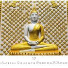 Text: "12", "1 2 3 4 5 6 7 8 9 10 11 12 13 14 15 16 17 18 19 20 21 22 23 24 25 26 27 28 29 30 31".
Illustration eines buddhistischen Reliefs in Gold und Weiß.