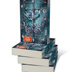 Text: "Laura Labas, Darkest Reign: Im Bann der Hexe, SPIEGEL Bestseller-Autorin, Piper." Ein Stapel von Büchern mit floralem Cover.