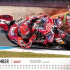 Text: "DEZEMBER 2027", "Marc Márquez (SPA)", "Ducati Lenovo Team - MotoGP 2026". Ein Rennfahrer auf einem Motorrad, dynamisch in der Kurve.