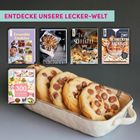 Entdecke unsere Lecker-Welt. Fünf Backbuchcover über einem Tablett mit Keksen.