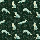 Dies ist ein Muster mit Füchsen, Blättern und Sternen auf dunkelgrünem Hintergrund.