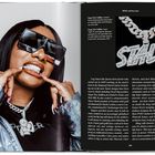 Texte: "Megan Thee Stallion", "Stalli", "2010s and beyond". Links eine Person mit Sonnenbrille und Schmuck, rechts ein Text.