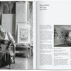 Hilma af Klint 1862–1944 Life and Work. Links eine Frau im Atelier; rechts ein Raum mit vielen Kunstwerken.