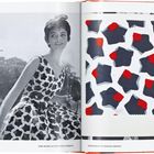 Texte: "PRÊT A PORTER", "LANVIN CASTILLO DESSIN 8257". Frau im gemusterten Kleid, Stoffmuster in Rot-Blau-Weiß.