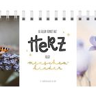 Text: "Du allein kennst das Herz aller Menschenkinder. 1. Könige 8,39." Links ein Schmetterling, rechts violette Blumen.