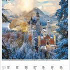 Kalenderblatt Dezember 2021, Schloss Neuschwanstein. Text: Wochentage und Datumsangaben. Winterliche Schlossansicht mit verschneiten Tannen.
