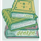 "Beim Lesen lässt sich vortrefflich denken." Stapel alter Bücher. Kalender: Oktober 2027, Woche 41.