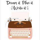 Text: "Dream it. Plan it. Write it." & "once upon a time". Illustration einer rosa Schreibmaschine.
