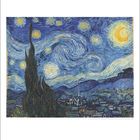 Kalender für Dezember: Illustration eines Nachthimmels mit leuchtenden Sternen und wirbelnden Wolken über einem Dorf.