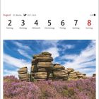 Augustkalender, Woche 31, 2. bis 8. mit betontem Sonntag. 

Stacked Felsen im Peak District National Park mit Heidekraut.
