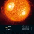 Juni 2027 Kalender mit Mondphasen, Illustration des Riesensterns Antares im Skorpion in leuchtendem Orange und Rot.
