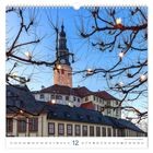 Kalenderseite für Dezember. Zeigt Schloss mit blattlosen Bäumen, dekoriert mit leuchtenden Sternen.