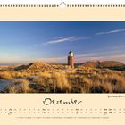 Dezemberkalender mit Leuchtturm in Dünenlandschaft. Feiertage: Nikolaus, 3. und 4. Advent, Winteranfang, Heiligabend, Weihnachten.
