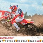 DEZEMBER 2026, Tim Gajser (SLO), Honda HRC MXGP; Motocross-Fahrer, rotes Motorrad, sandiger Untergrund, Logo rechts oben.