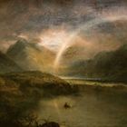 Ein Gemälde zeigt eine stimmungsvolle Landschaft mit Bergen, einem See, Regenbogen und einem kleinen Ruderboot im Vordergrund.