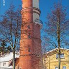 Kalender Dezember 2027. Termine: 5. Advent, 22. Winteranfang, 25./26. Weihnachten. Oben ein Leuchtturm, unten Landkarte.
