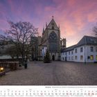 Altenberg - Morgenstimmung zur Westfassade des Doms. Kalender für Dezember 2027. Platz mit Dom und Weihnachtsbaum.