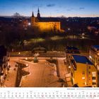 "Hückeswagen - Bahnhofsplatz mit Schloss und Pauluskirche" steht unten. Festlich beleuchteter Platz mit Weihnachtsbaum.