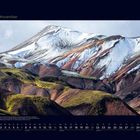 Text: "11 November". Landschaft mit schneebedeckten, bunten Hügeln und Bergen sotto einem bewölkten Himmel.