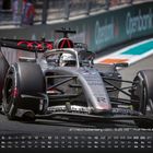 "21 | Nico Hulkenberg | GER | 19.08.1987 | Audi Revolut F1 Team" und Kalender für Dezember. Ein Formel-1-Auto on track.