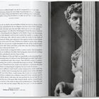 Links steht ein Text über Michelangelo und seine Werke. Rechts eine schwarz-weiße Fotografie einer griechischen Statue.