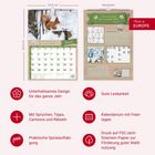 Linke Seite: Kalenderseiten mit Januar und einem Eichhörnchen.  
Rechte Seite: Rätsel, Sprüche, Tipps. 
Symbole und Text: Unterhaltung, gute Lesbarkeit, Feiertage und nachhaltiges Papier.