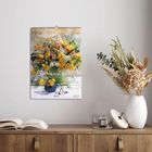 "Blumensträuße 2027", Kalender an der Wand. Großes Blumenarrangement, Vase, Tisch mit Büchern, trockene Zweige in Vase.