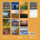 Ein Kalenderblatt zeigt zwölf Naturfotos, darunter Schneelandschaften und Blumenfelder, mit einem Kalenderteil für Januar 2022.