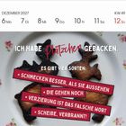 Kalender: Dezember 2027. Text: "ICH HABE Plätzchen GEBACKEN." Sorten: "SCHMECKEN BESSER," "DIE GEHEN NOCH," "VERBRANNT!". Gezeigt sind dunkelbraune Plätzchen.