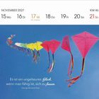Oben Kalender für KW 46, November 2027. Zitat: "Es ist ein ungeheures Glück, wenn man fähig ist, sich zu freuen." Kites im Himmel.