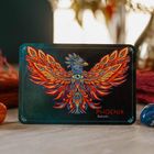 "PHOENIX Rebirth" in orange und weißer Schrift. Illustration eines farbenfrohen Phönix mit Augenmotiv auf schwarzem Hintergrund.
