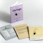 Buch "Yin Yoga" von Iris Schwarz, drei Karten: "Karte mit Erklärungen", "Drehsitz" mit Zeichnungen, positive Wirkungen.