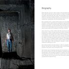 Text: "Biography. Walter Moroder was born in 1963...". Eine Person steht in einem großen, dunklen Raum mit steinernen Wänden.