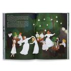 Texte: 1898 - 22 Jahre. Abschluss der Berliner Mal- und Zeichenschule...

Illustration: Menschen in weißen Kleidern tanzen im Garten bei Lampions.