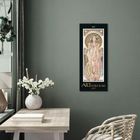 „ART NOUVEAU 2023“ steht auf einem Wandkalender mit Jugendstil-Illustration einer Frau in pastelligen Farben.