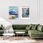 Links: „ON TOUR“ über Berglandschaft; rechts: „SAVICA FALLS“ mit Wasserfallillustration; darunter Sofa.