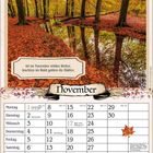 Oben: "Ist im November mildes Wetter, leuchten im Wald golden die Blätter." November-Kalender mit Herbstwald.