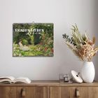 Text: "FRAUEN LIEBEN Lesen." Eine Illustration zeigt eine Frau im Garten lesend. Links ein offenes Buch, rechts eine Vase.